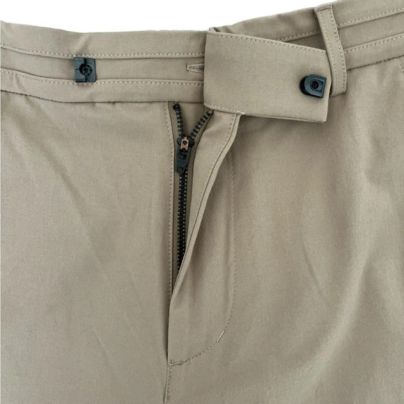 Tom Brady Zero Weight, 4-Way Stretch, Moisture Wicking Golf/Athletic Short - Picture 2 of 5